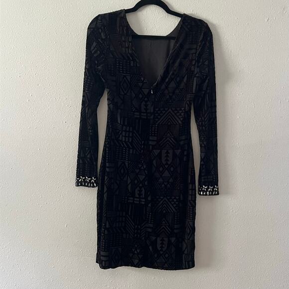 GUESS Black Velvet Dress Size 6 Long Sleeve Beaded Cuffs Old Money Holiday - Picture 4 of 8